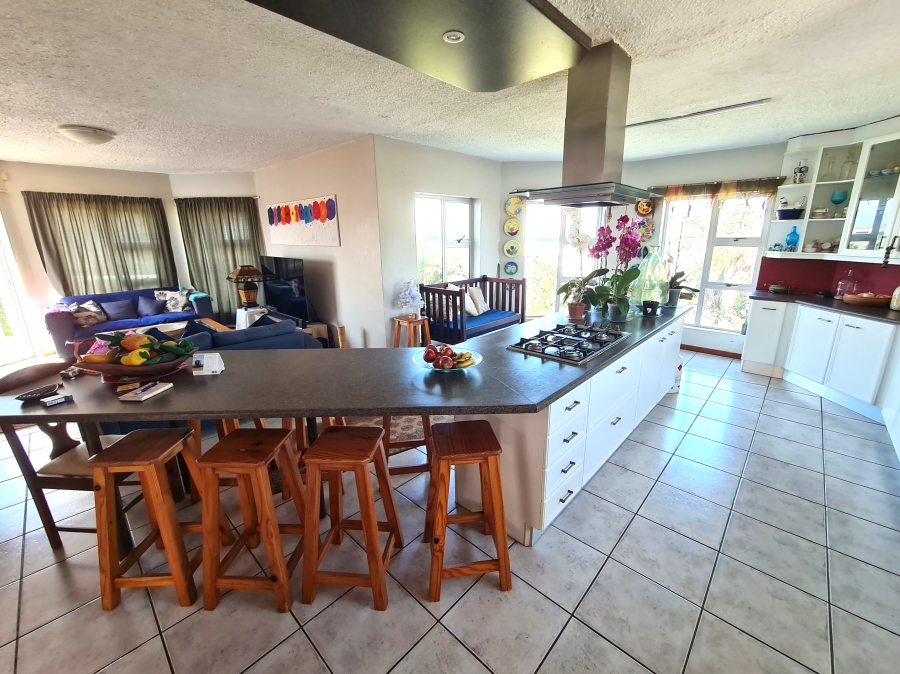 5 Bedroom Property for Sale in Wavecrest Eastern Cape